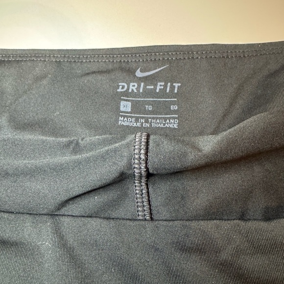 Nike dry fit Xl skirt with built in shorts - Picture 10 of 10